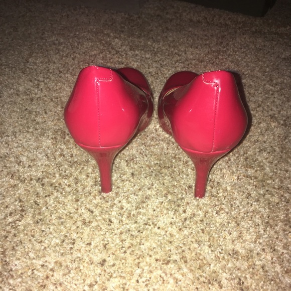 Red high heels - Picture 2 of 3